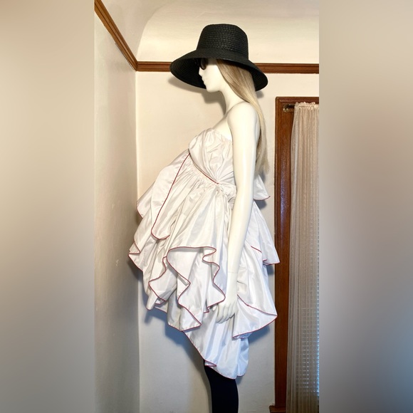 Fluffy Rustic White Sweetheart Dress - Sz Sm - Picture 4 of 9